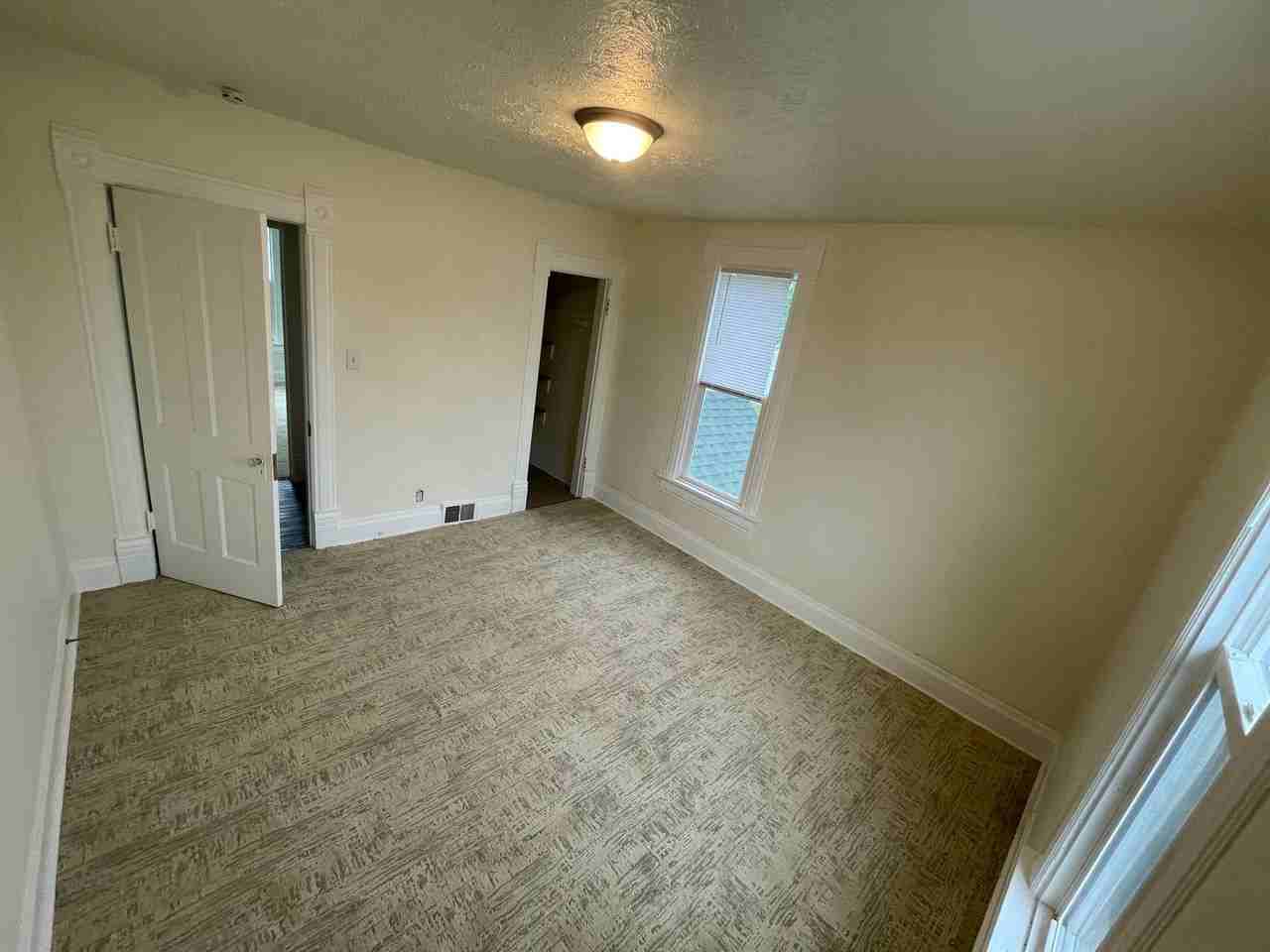 1403 Pierce St - Photo 7 of 13