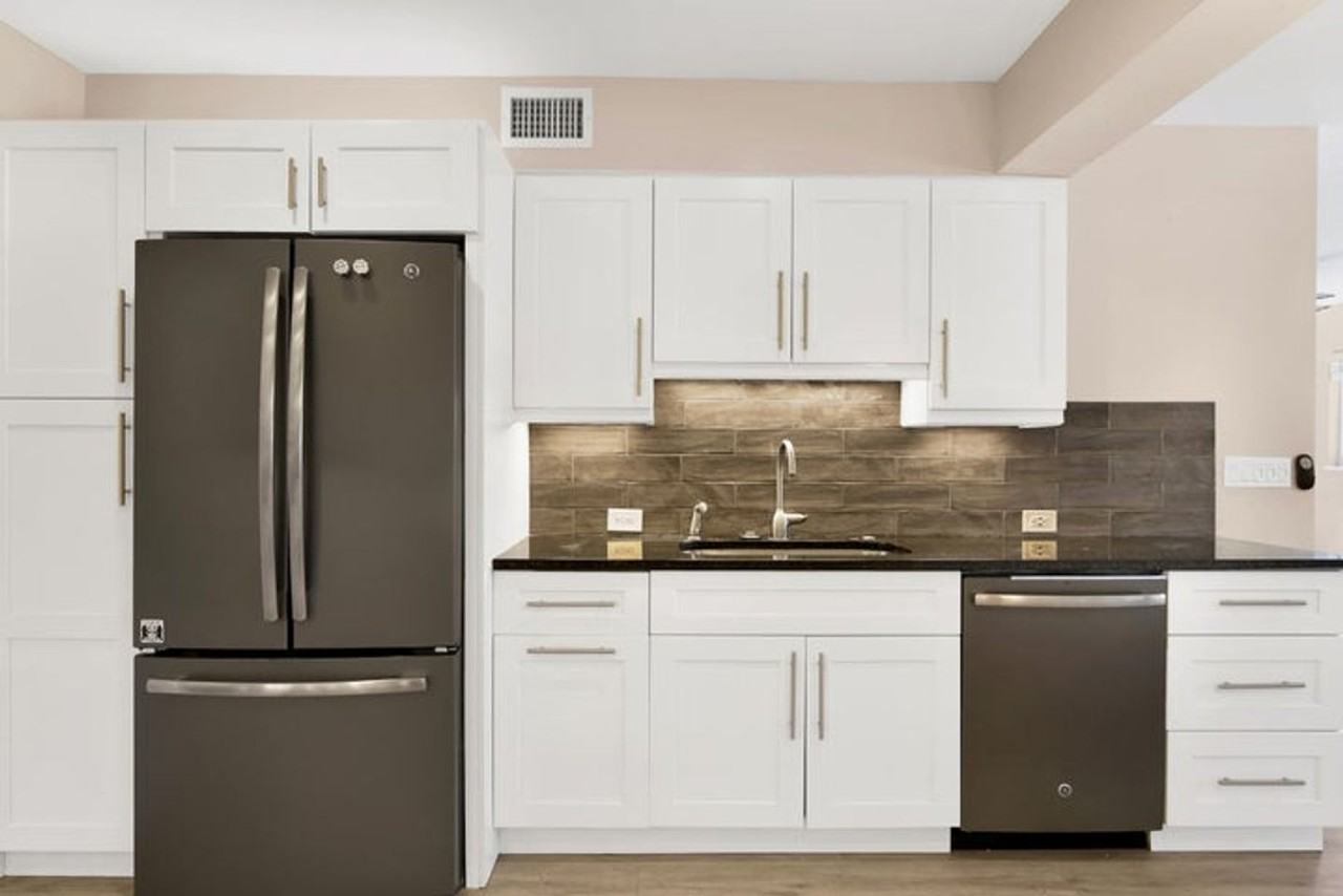 607 W Perry St - Photo 2 of 23