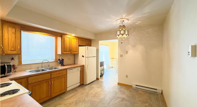 1122 Thunder Dr - Photo 3 of 16