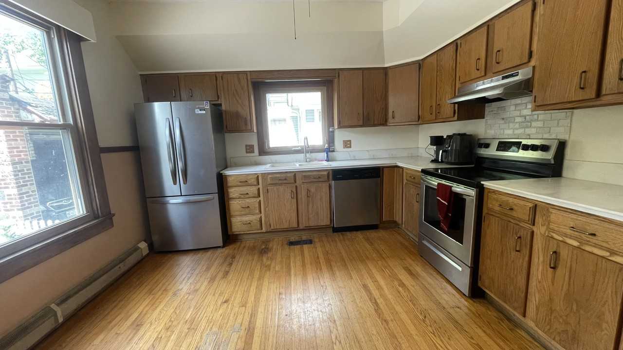 21 Thayer St - Photo 2 of 11