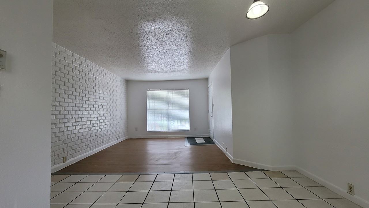 9005 Long Point Rd #4