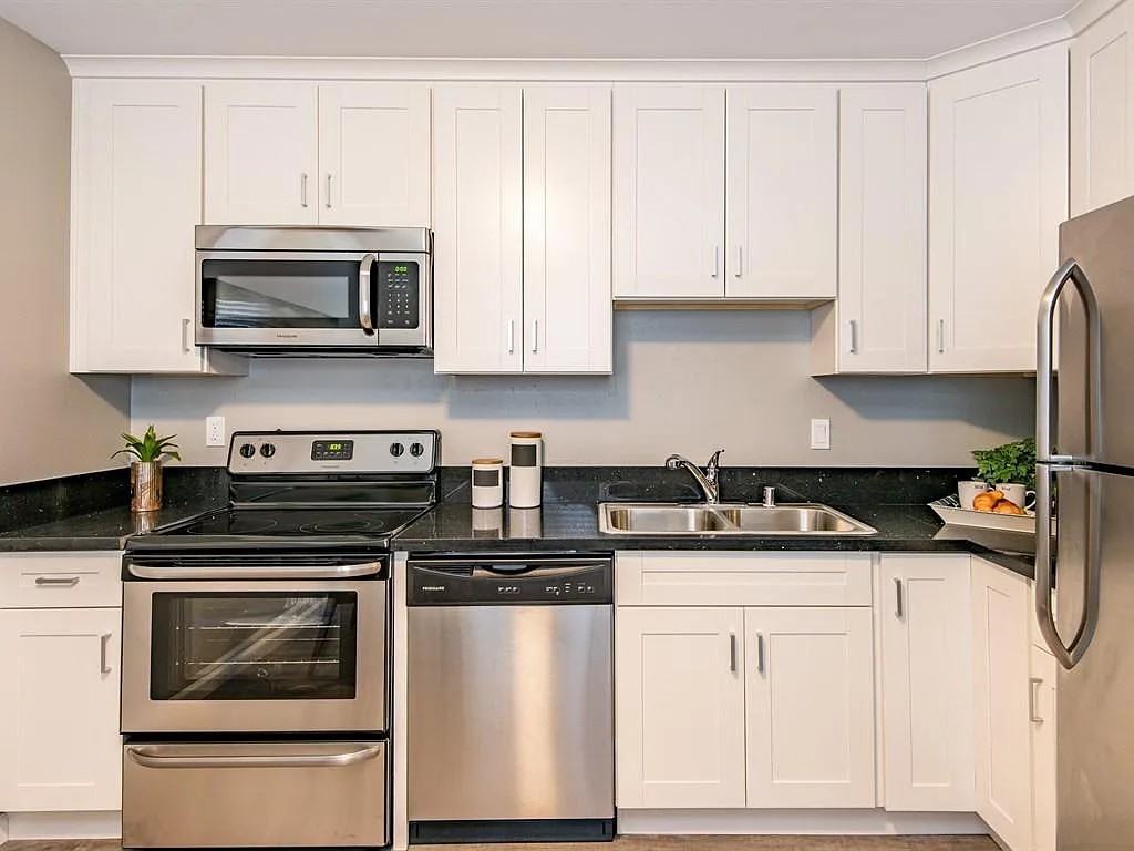 3680 Greenlee Dr #18 - Photo 4 of 11