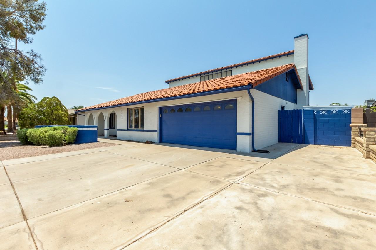 2058 E Oxford Dr #NA - Photo 2 of 40