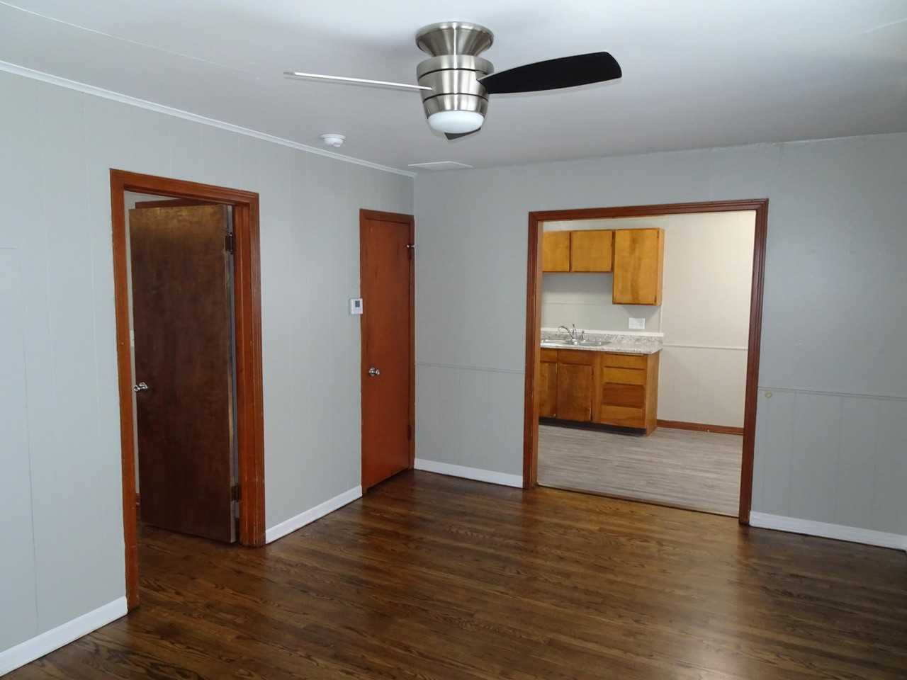 3048 S Oliver Ave #WEST - Photo 3 of 12