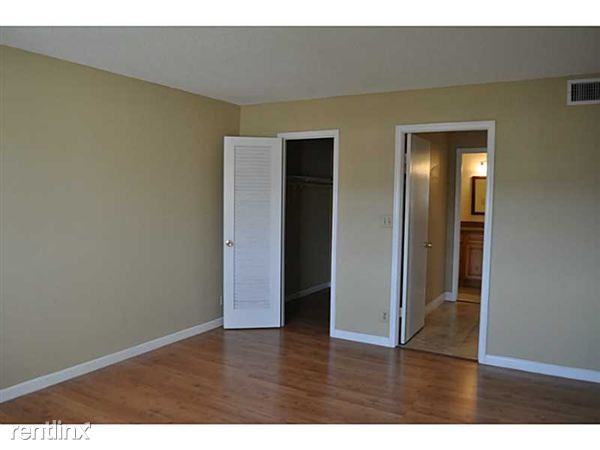 218 NE 12th Ave - Photo 2 of 3