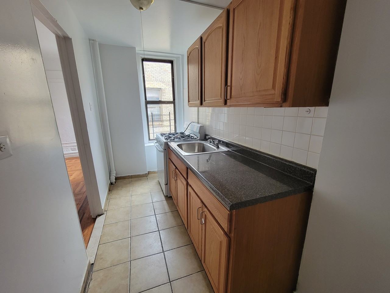 3230 Cruger Avenue 6H - Photo 2 of 7