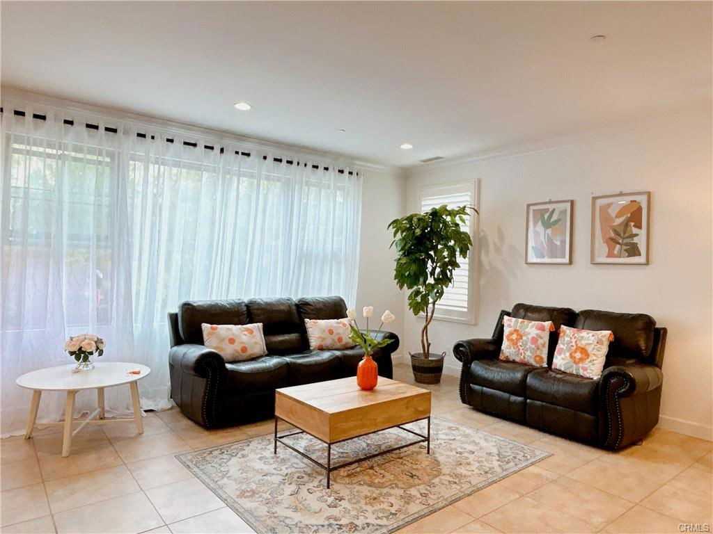 58 Hazelton - Photo 2 of 8