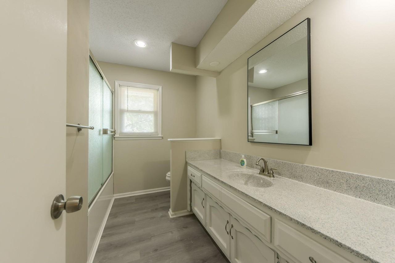 Sw 22nd St - Photo 2 of 8