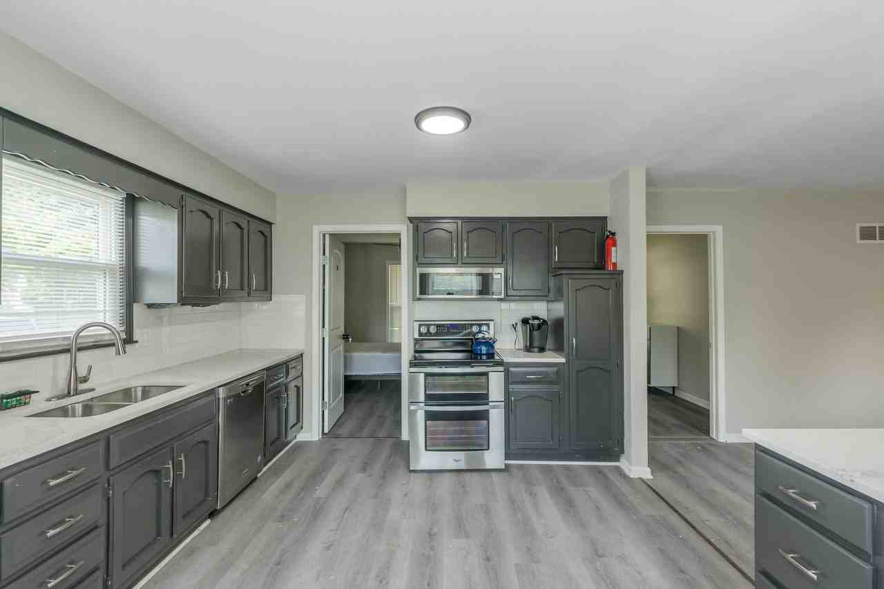 Sw 22nd St - Photo 3 of 8