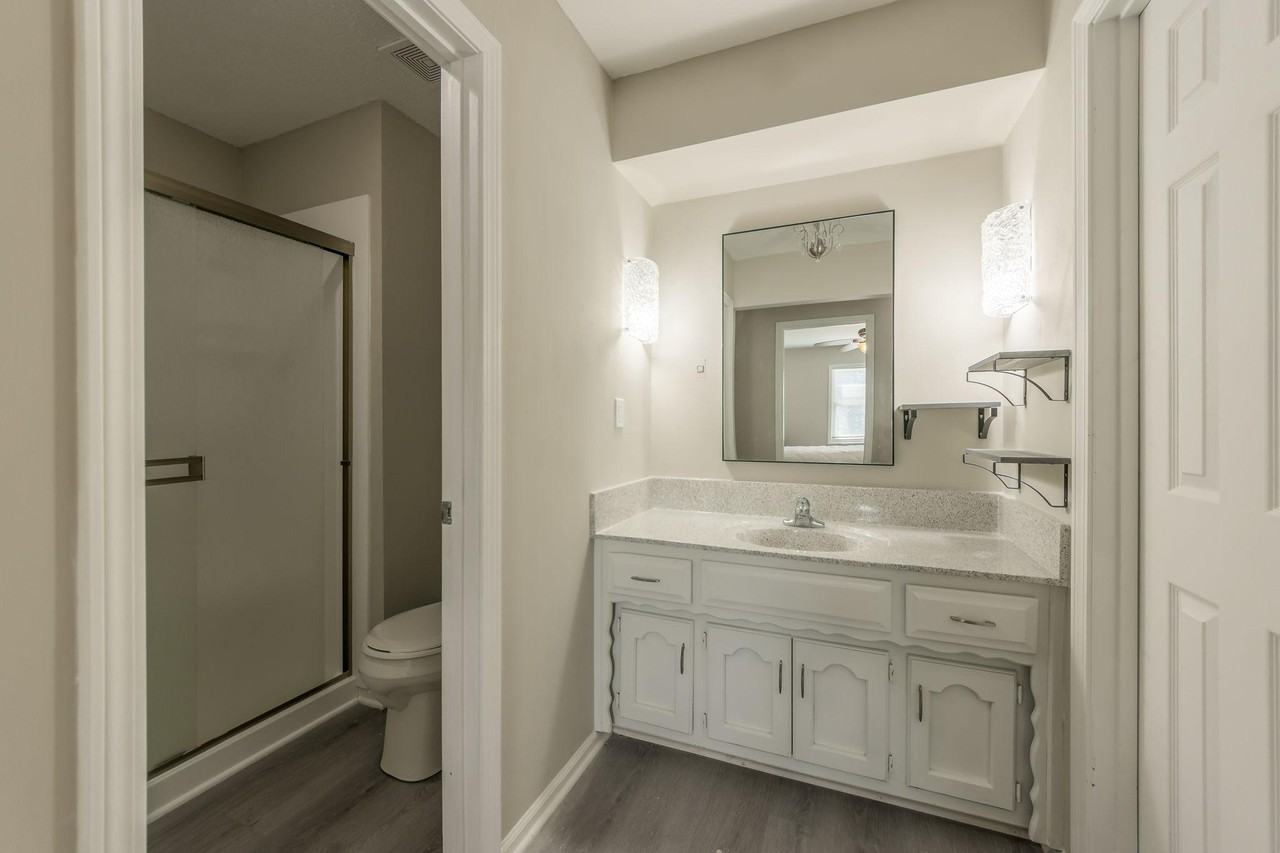 Sw 22nd St - Photo 4 of 8