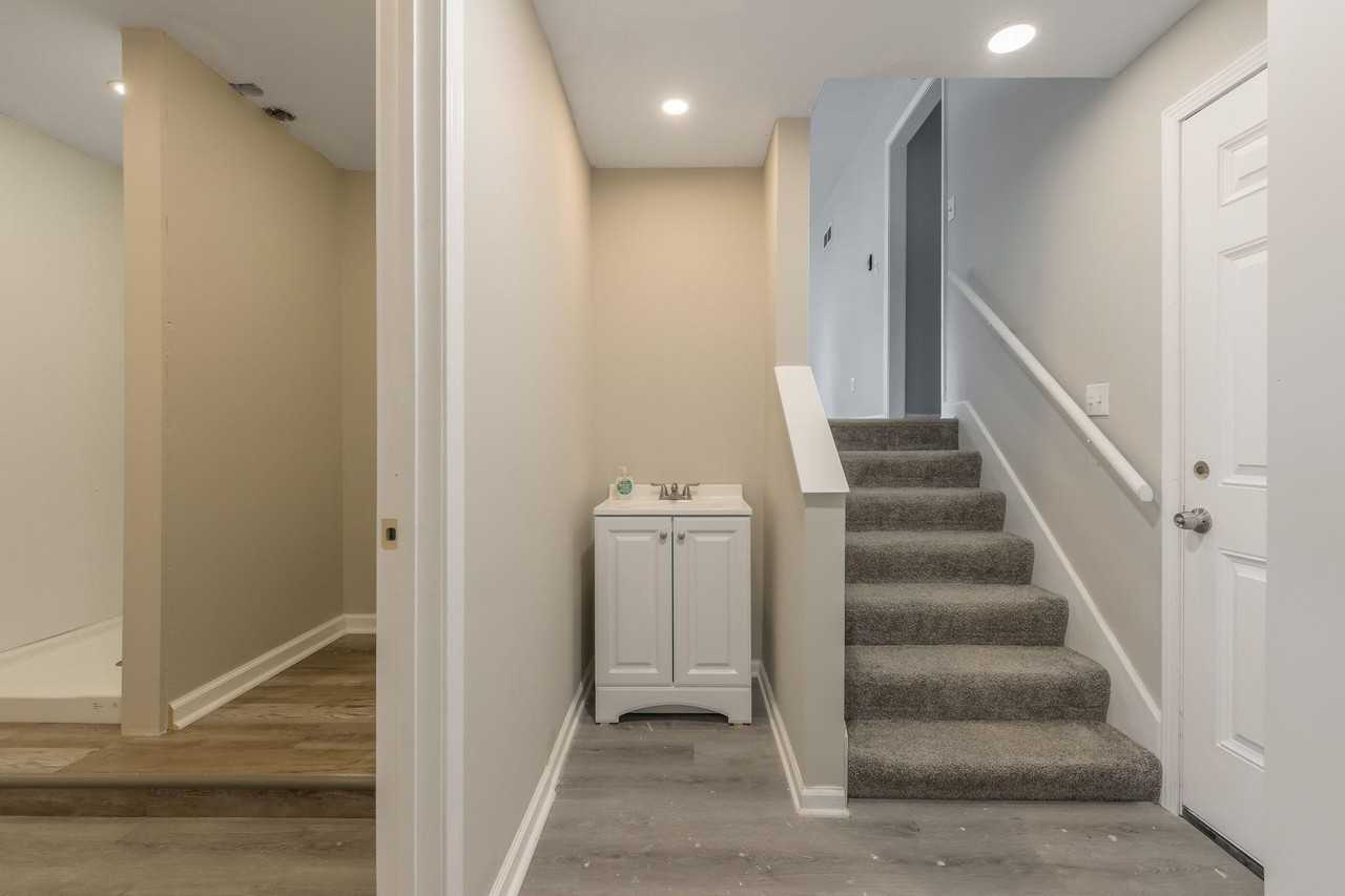 Sw 22nd St - Photo 6 of 8