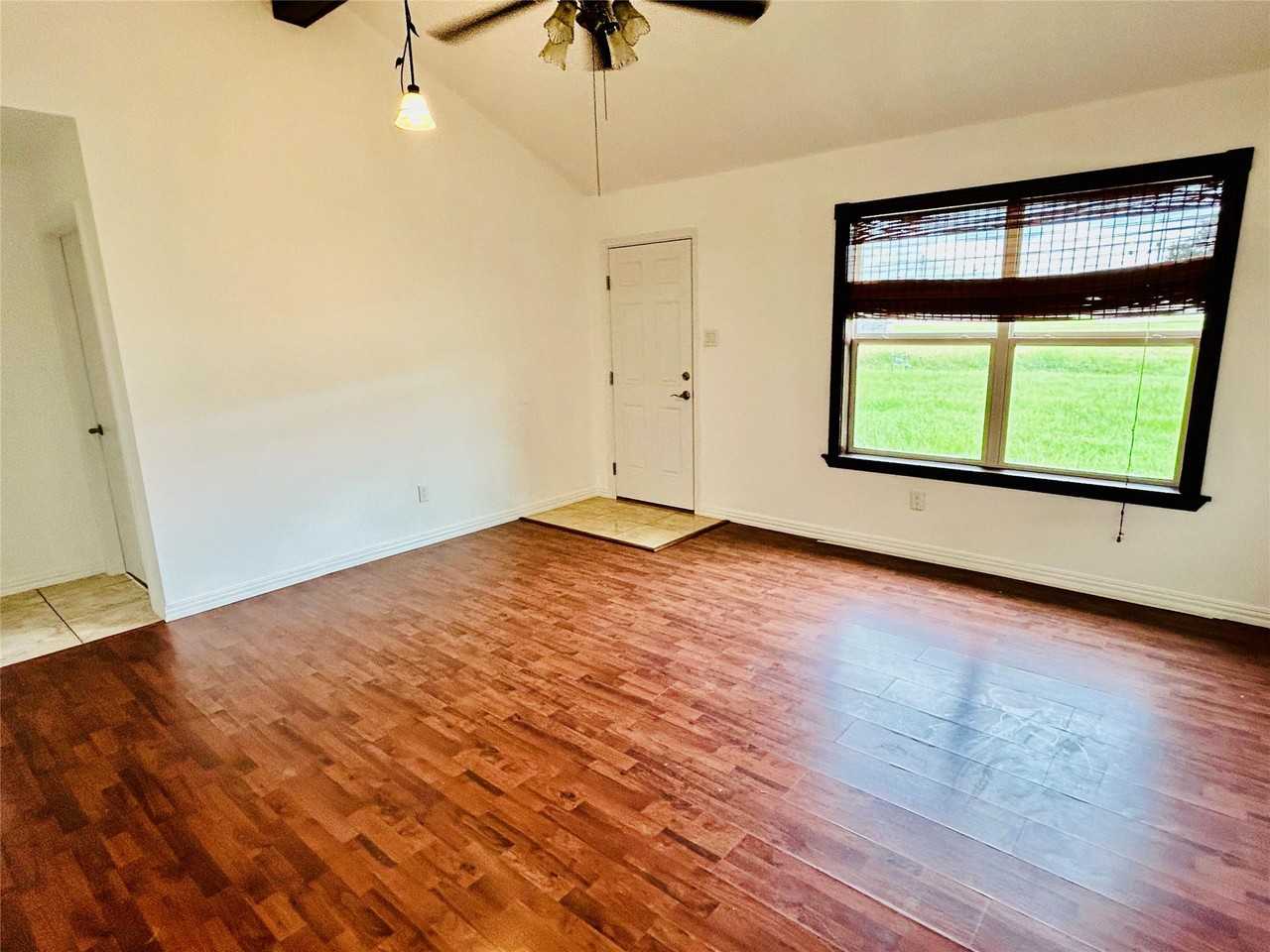 1615 Junker St - Photo 2 of 18