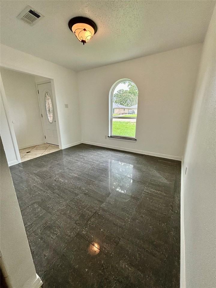 1615 Junker St - Photo 3 of 18