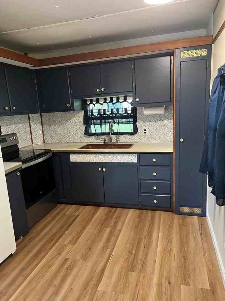 1735 Cantrell Dr - Photo 2 of 5