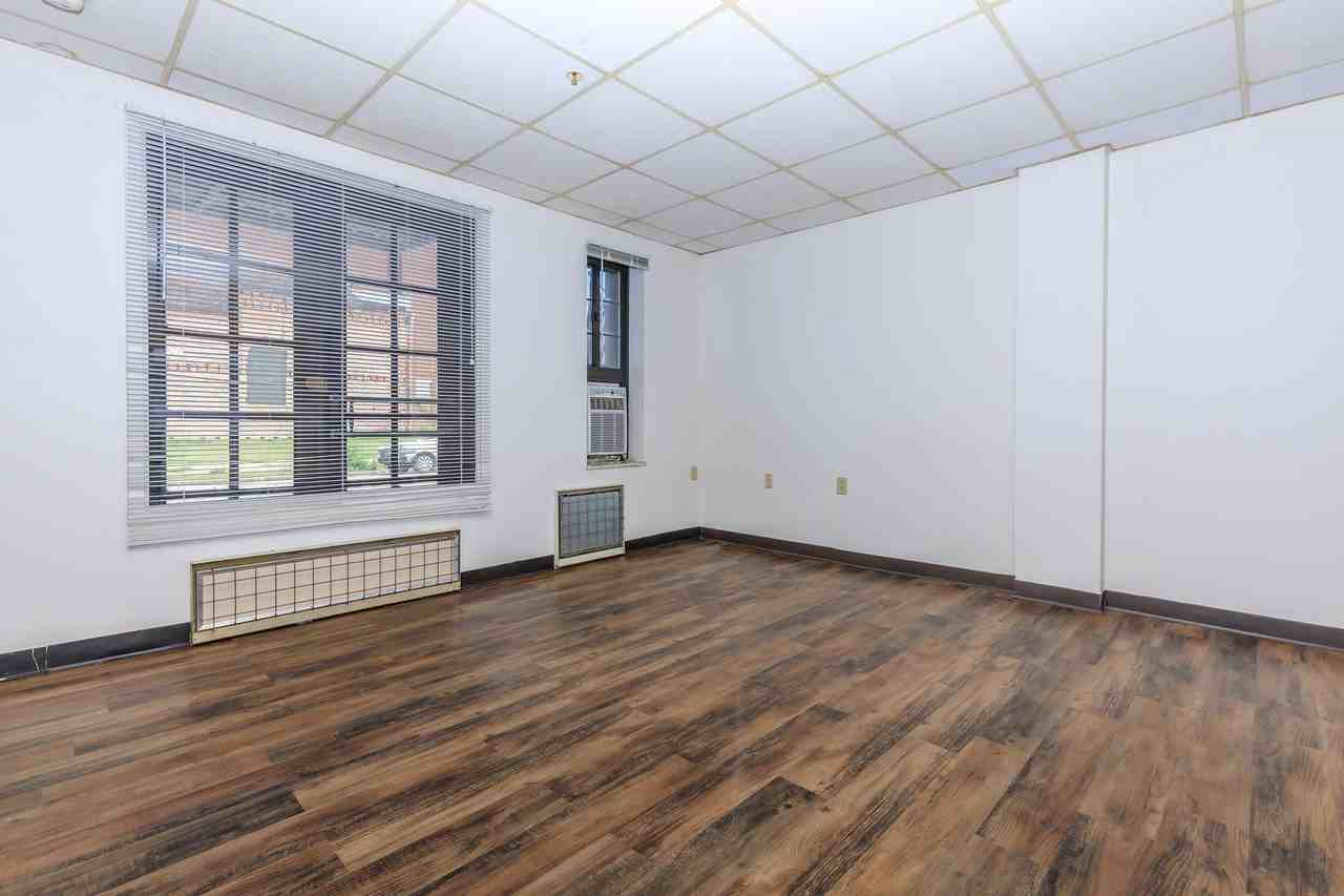 Hurth Apartments - Photo 3 of 21