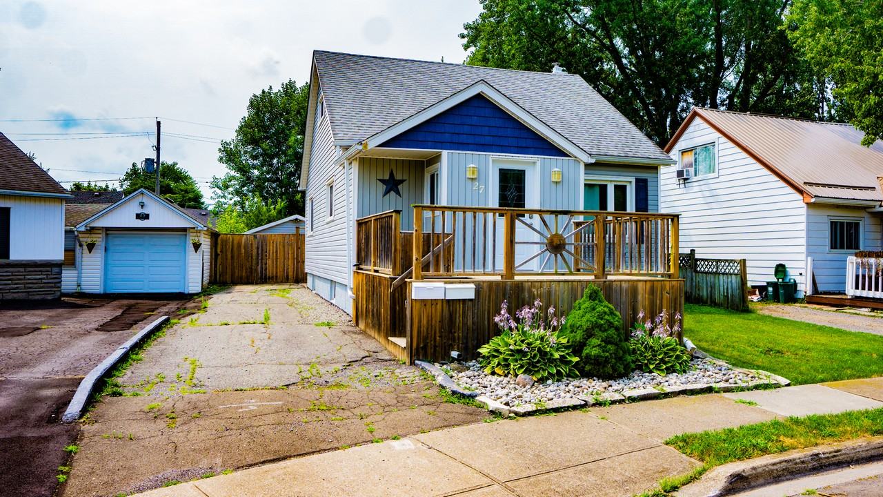 27 Dunkirk Court Upper Unit - Photo 2 of 18