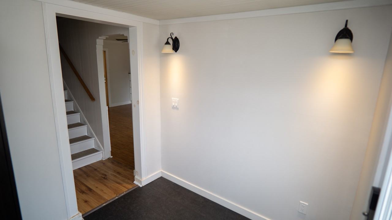 27 Dunkirk Court Upper Unit - Photo 3 of 18