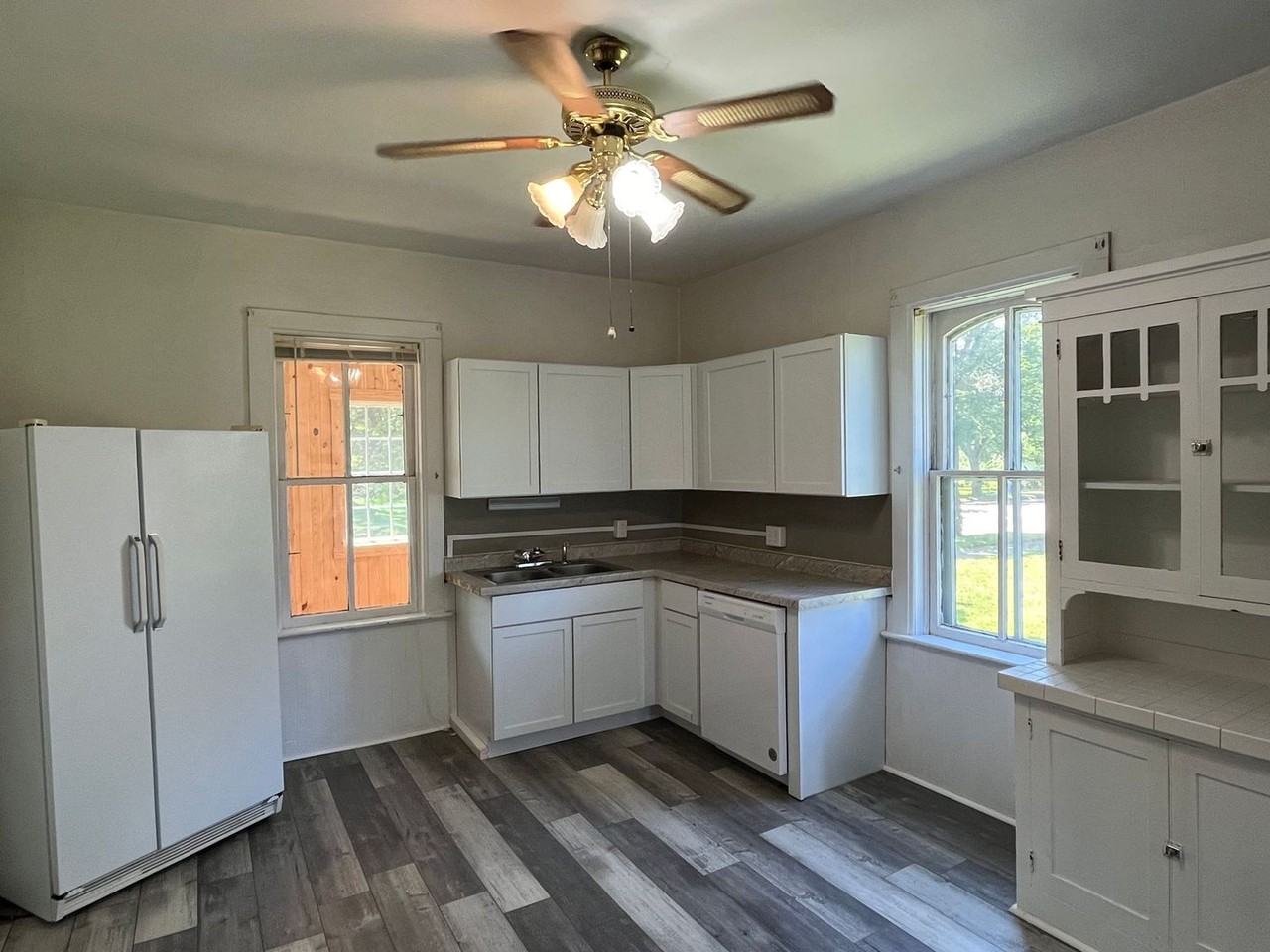 630 E Wausau Ave - Photo 4 of 28