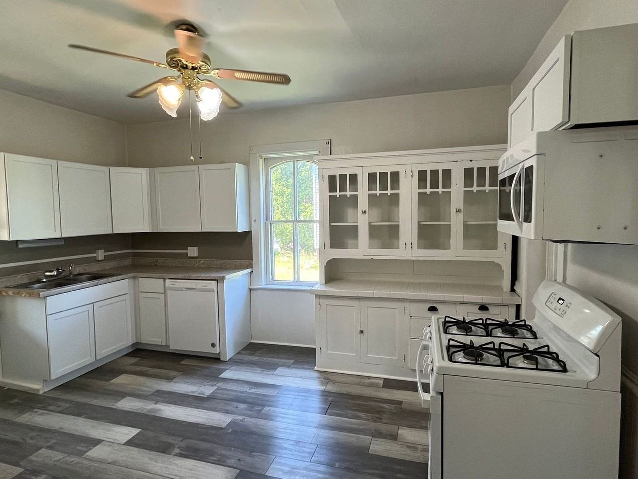 630 E Wausau Ave - Photo 5 of 28