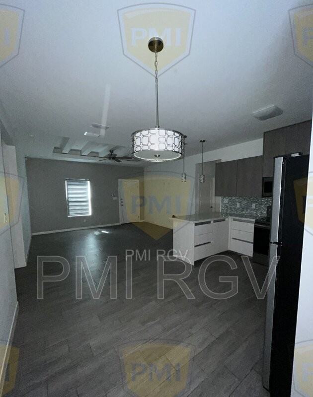 805 W Garrison Dr #1 - Photo 5 of 23