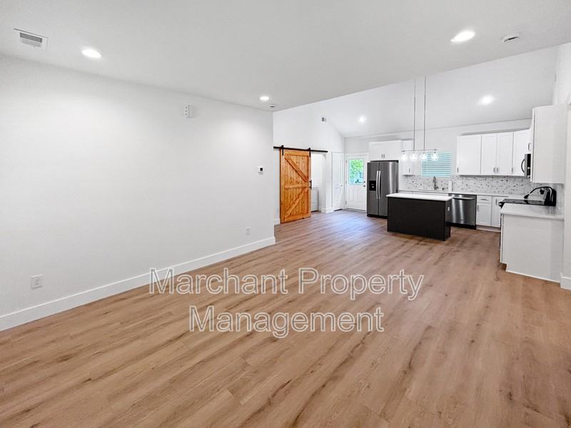 7 20th St - Photo 6 of 26