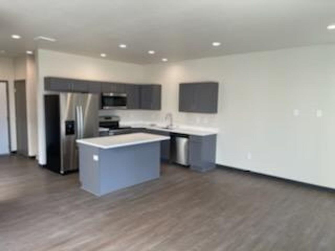 1007 Greenfield Dr - Photo 3 of 21