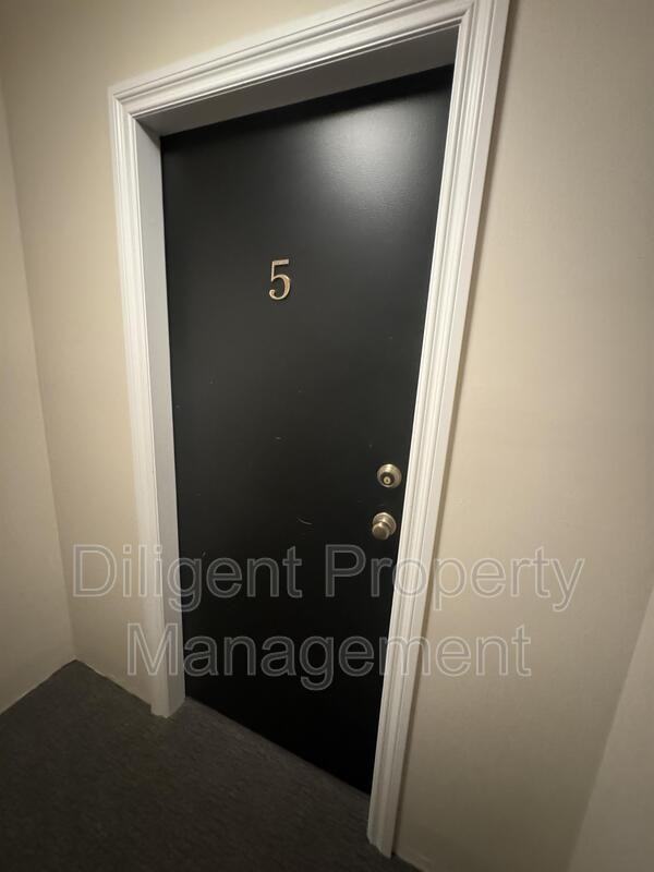 2 George St E #5 - Photo 3 of 28