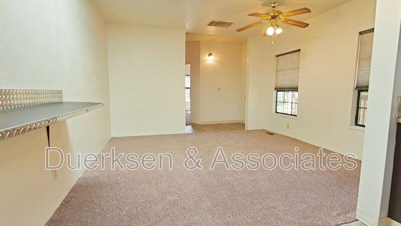 715 Sw 11th St - Photo 2 of 12