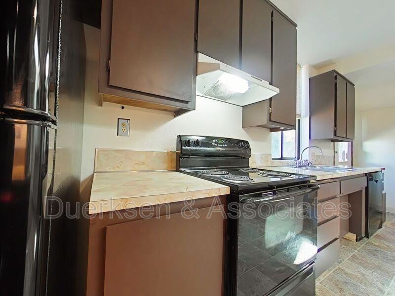 715 Sw 11th St - Photo 3 of 12