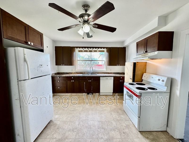 515 Rutland Rd N - Photo 2 of 29