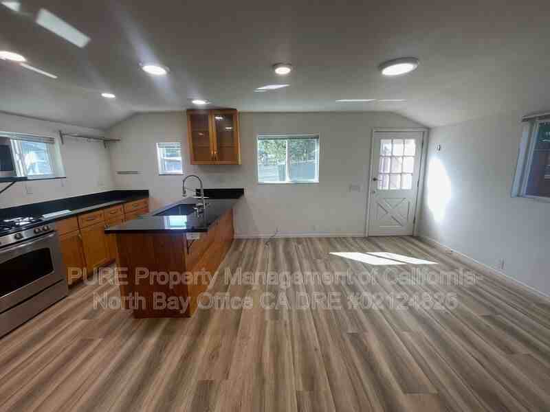 8980 Cypress Ave - Photo 3 of 12