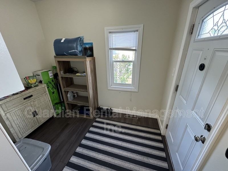 318 May St N - Photo 2 of 14