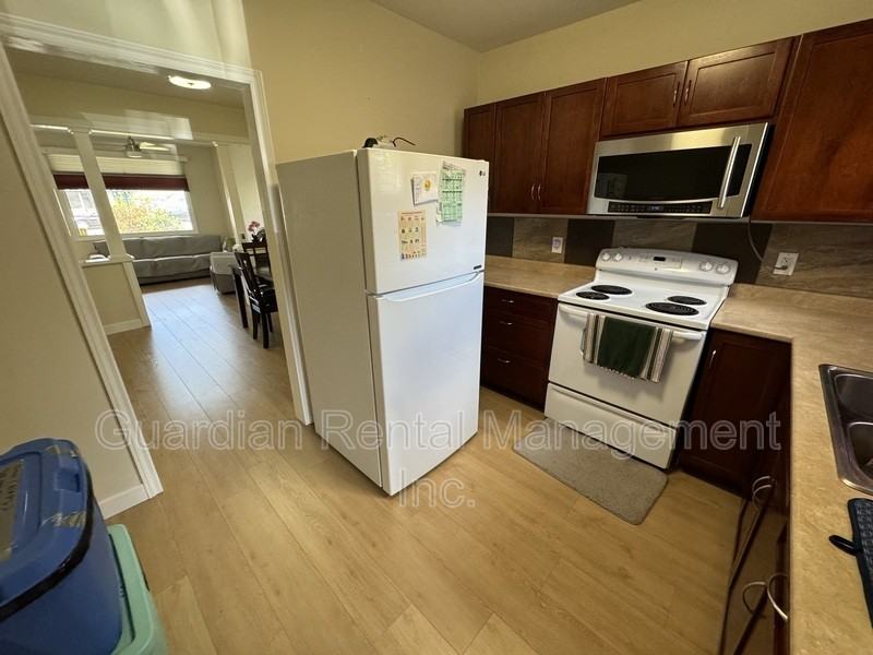 318 May St N - Photo 5 of 14