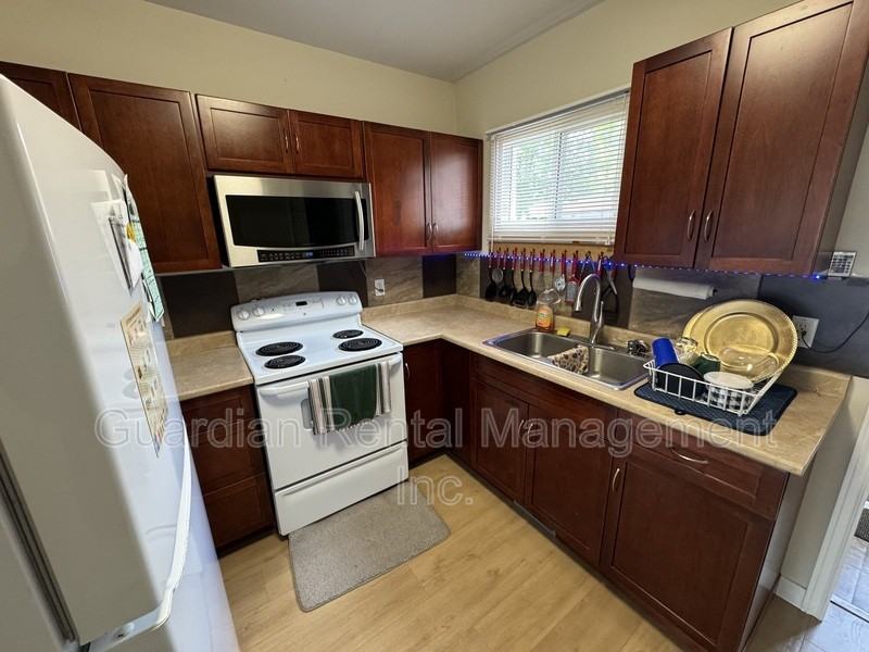 318 May St N - Photo 6 of 14