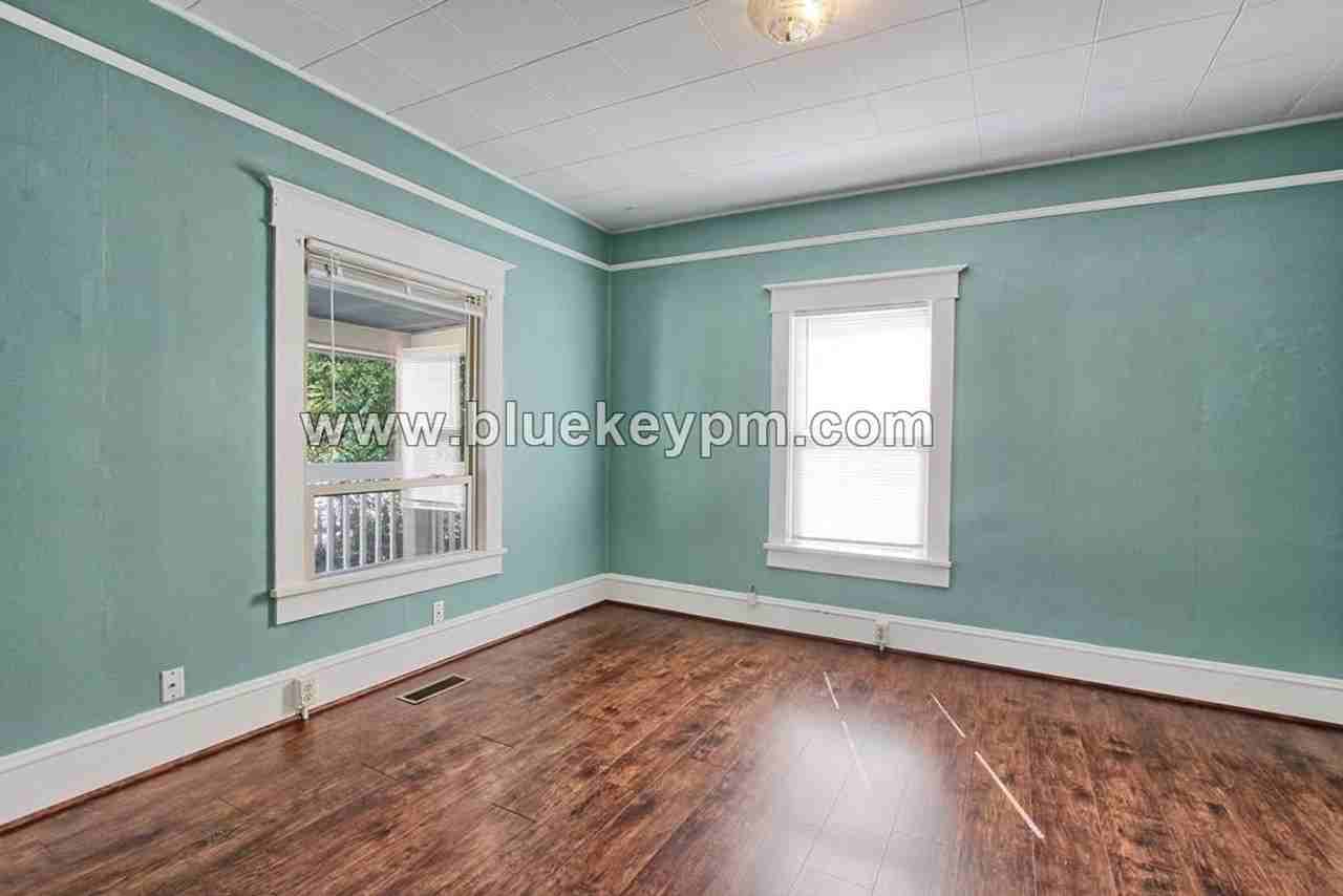 1804 E 32nd St - Photo 5 of 13