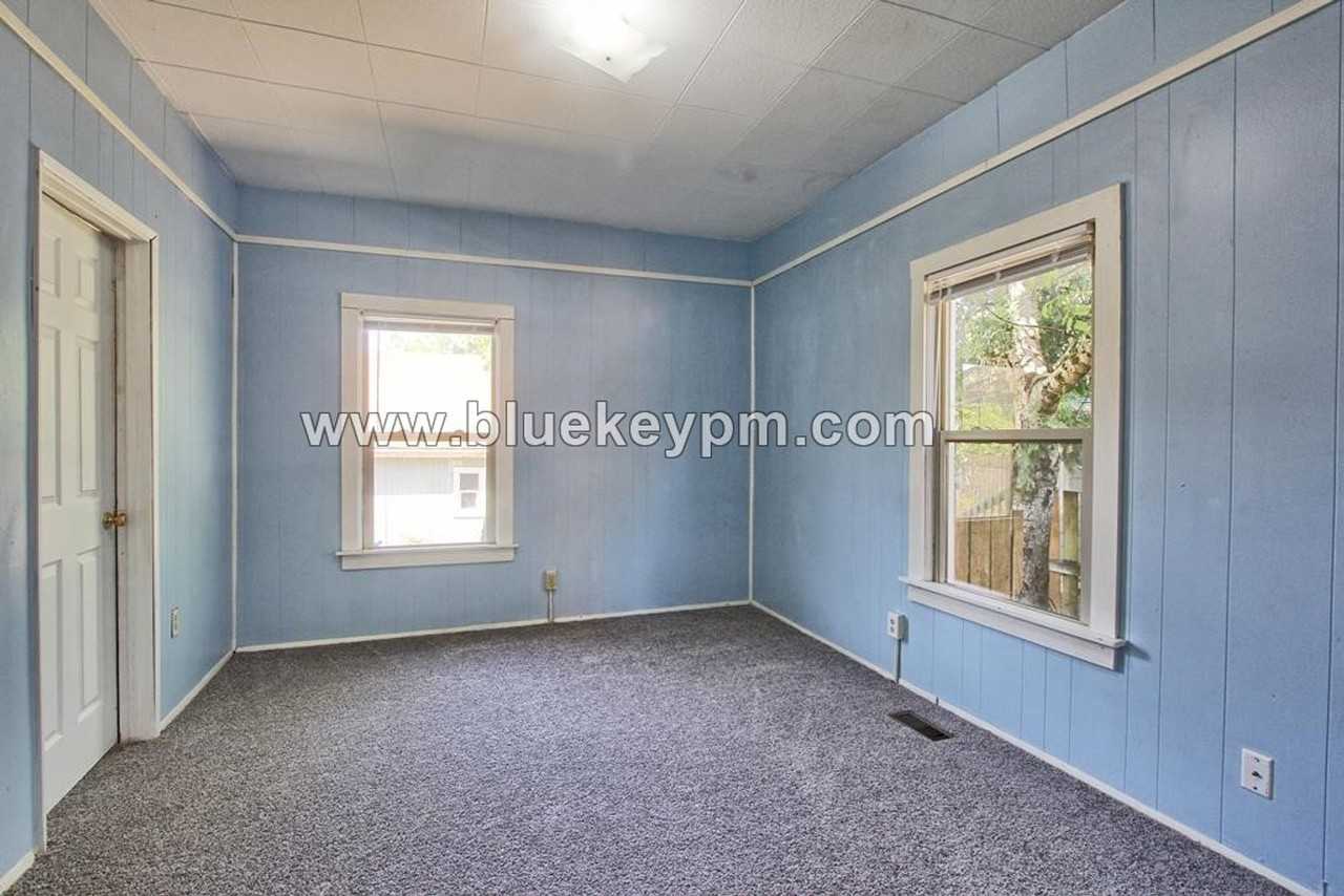 1804 E 32nd St - Photo 6 of 13