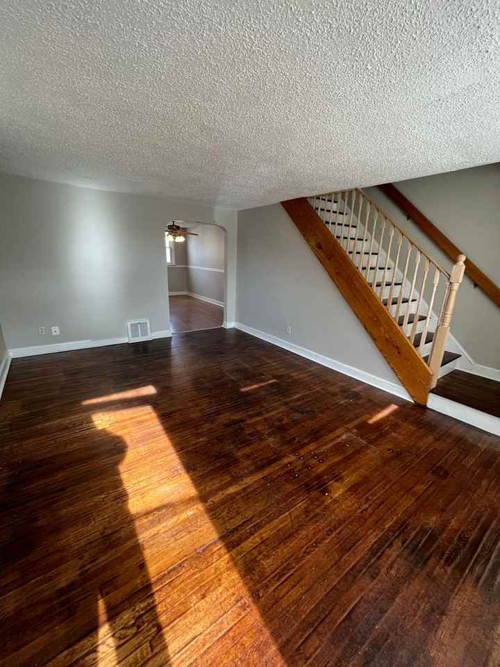 257 Spruce St - Photo 2 of 16