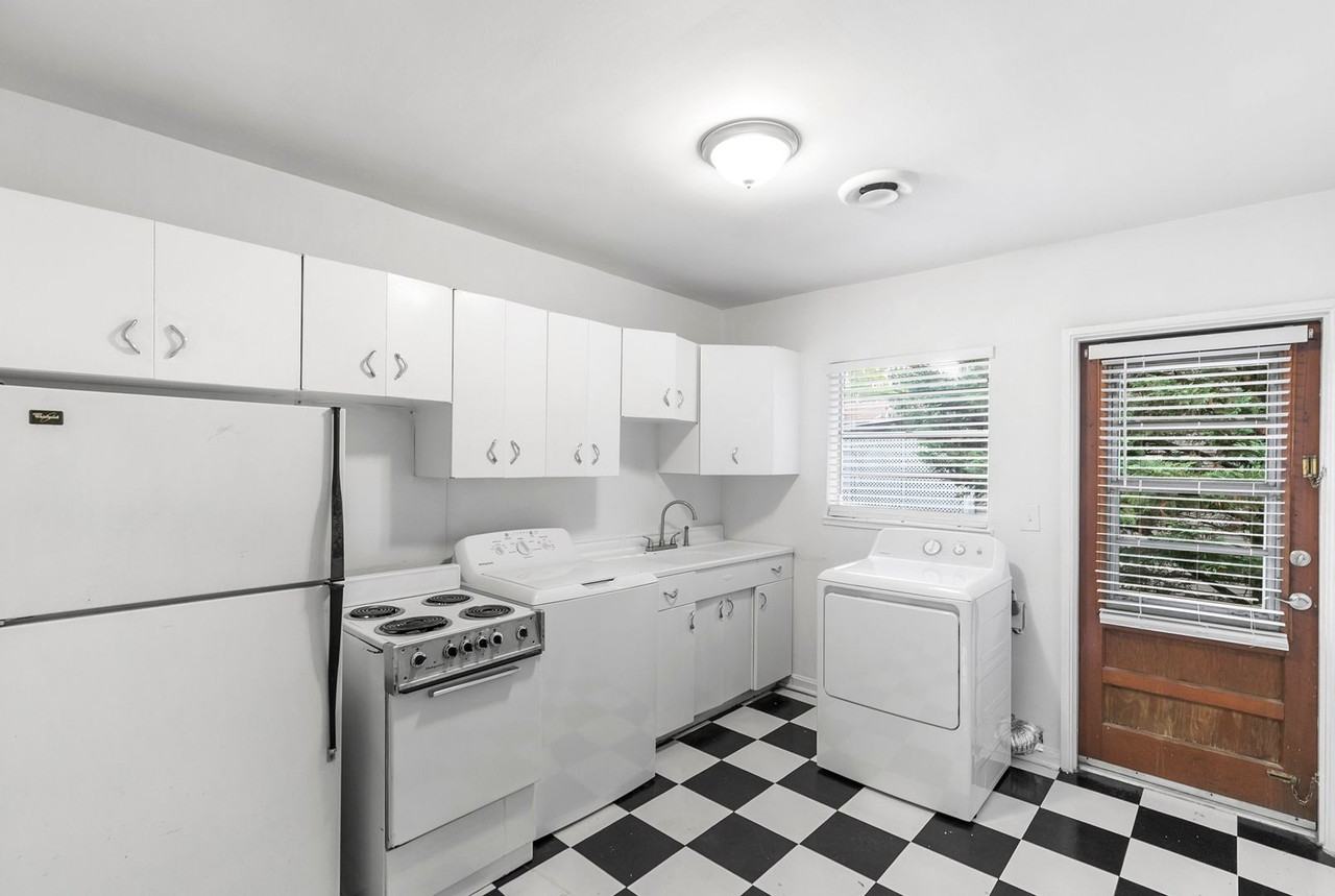 Saint Charles - Photo 2 of 18