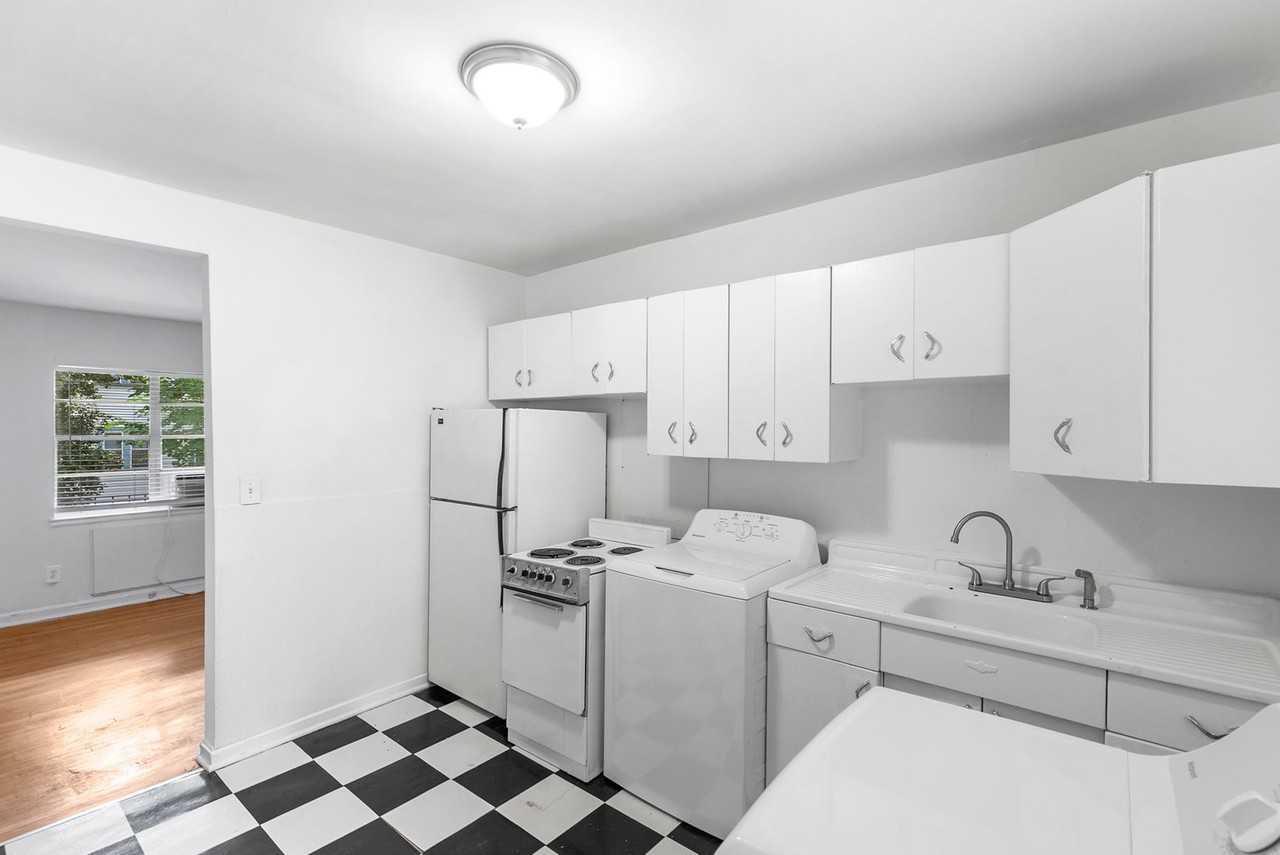 Saint Charles - Photo 7 of 18