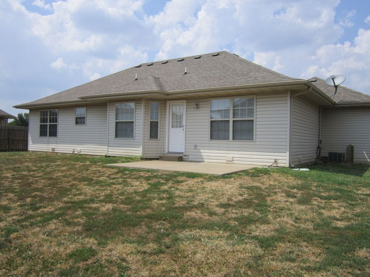 412 E Denton Cir - Photo 2 of 20