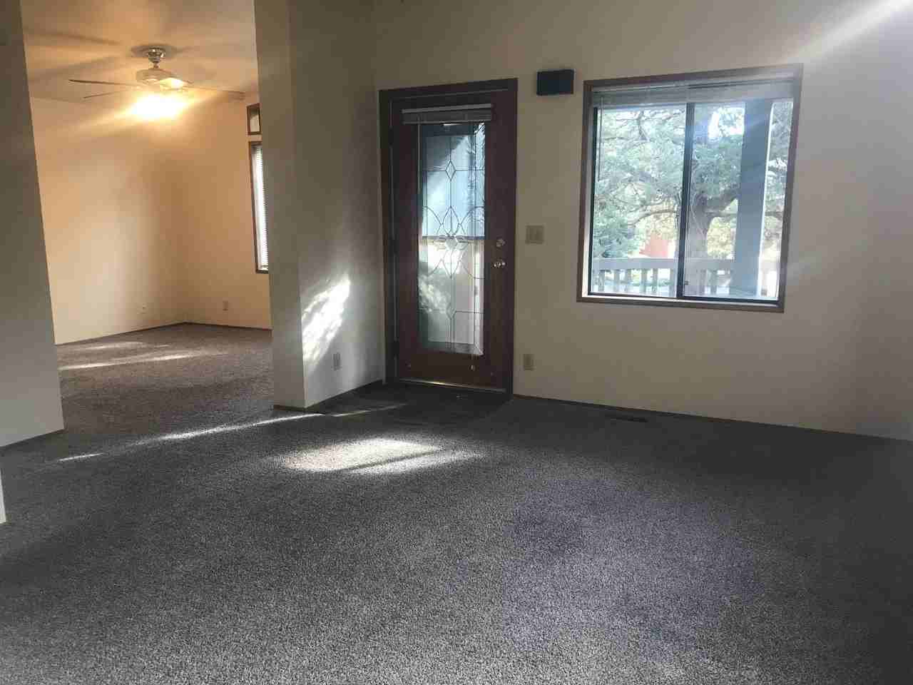 1017 Se Laurelwood Pl - Photo 3 of 15