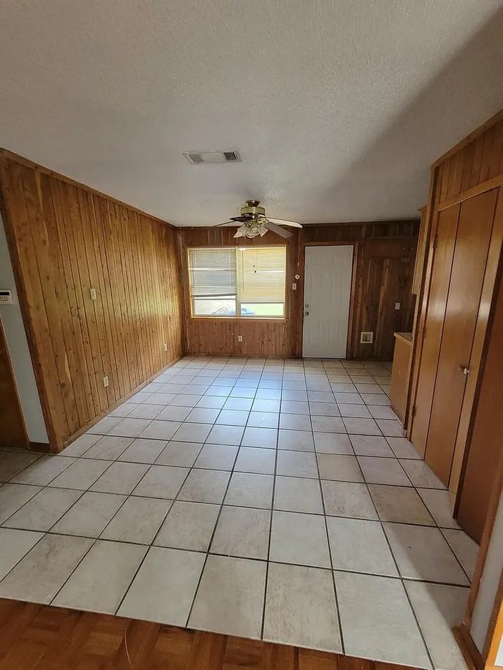 2861 Maple Dr - Photo 4 of 18