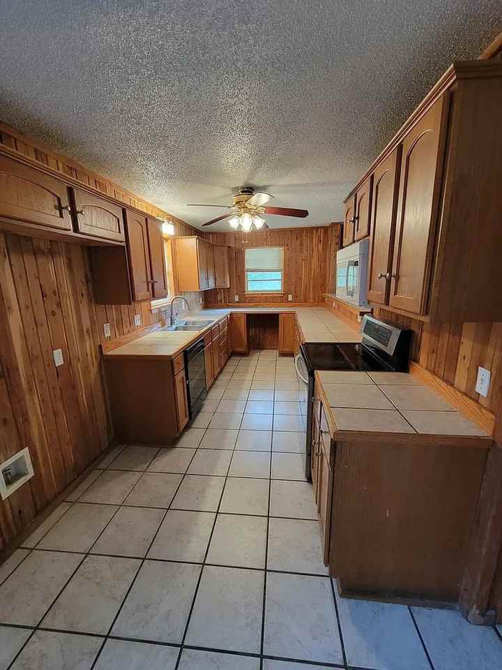 2861 Maple Dr - Photo 5 of 18