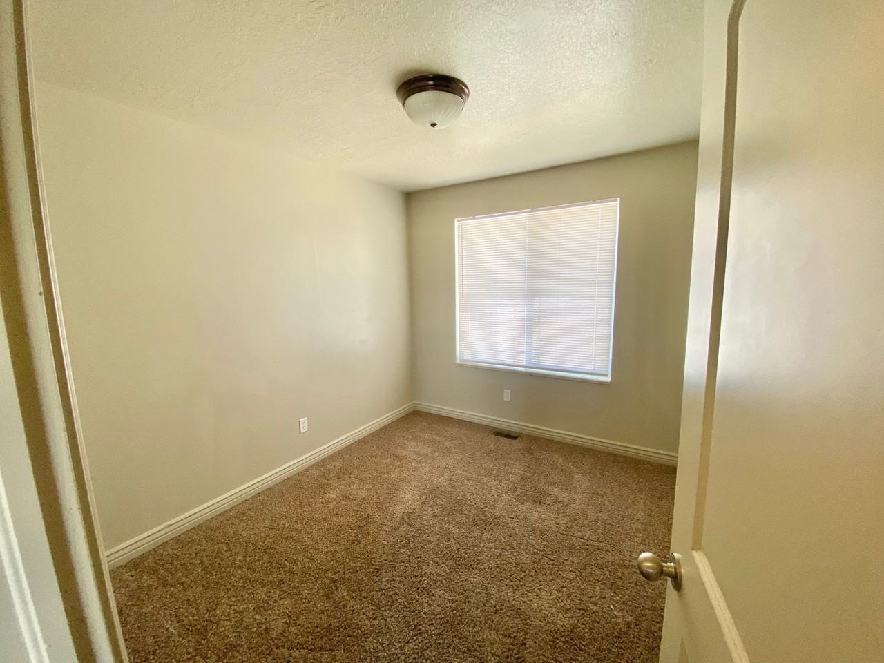 3163 W 4750 S - Photo 2 of 16