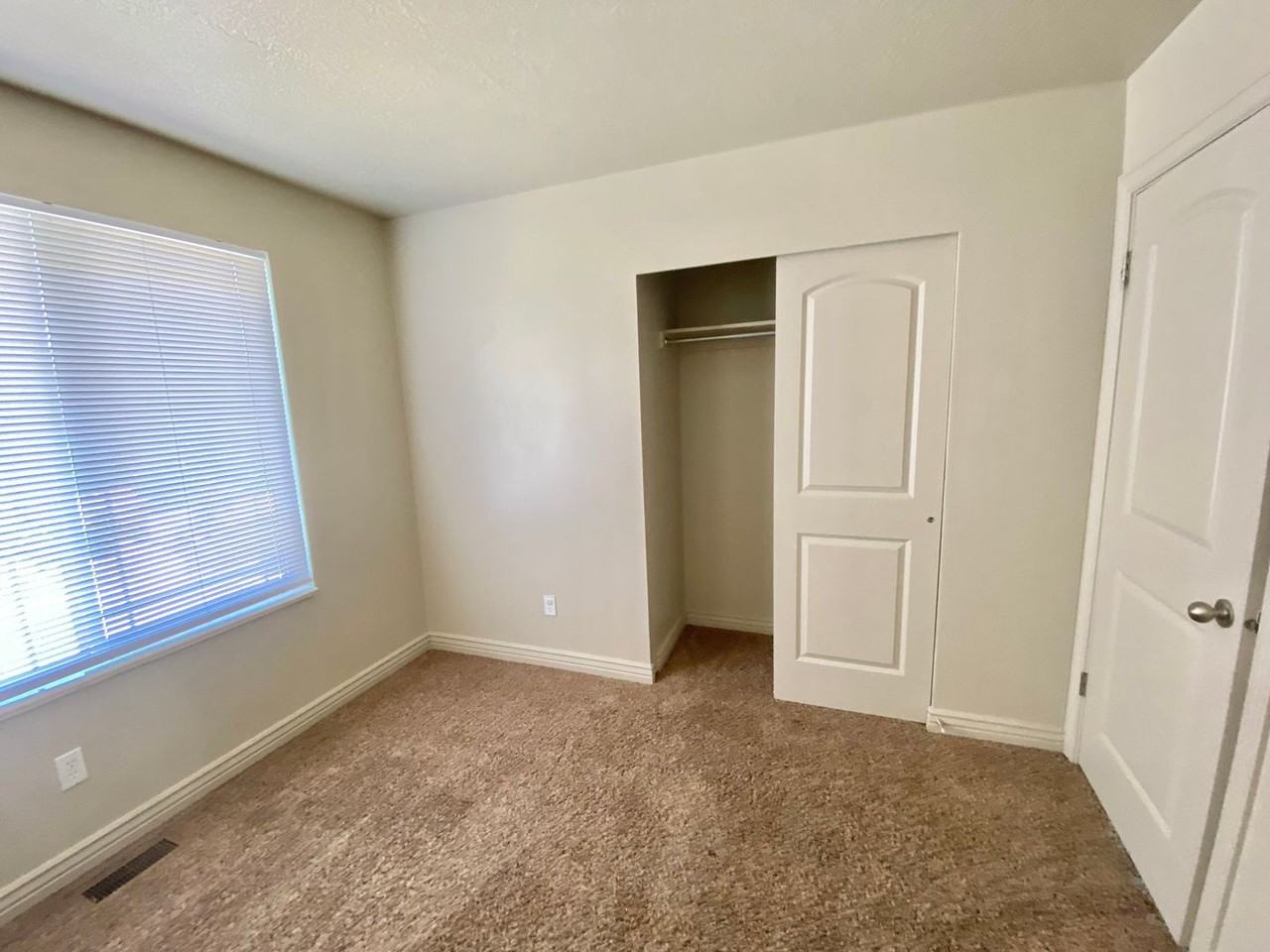 3163 W 4750 S - Photo 3 of 16