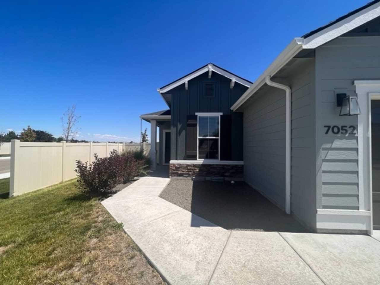 7052 S Catfish Creek Ave - Photo 3 of 30