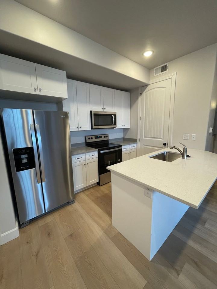 1019 N 1030 W - Photo 3 of 10