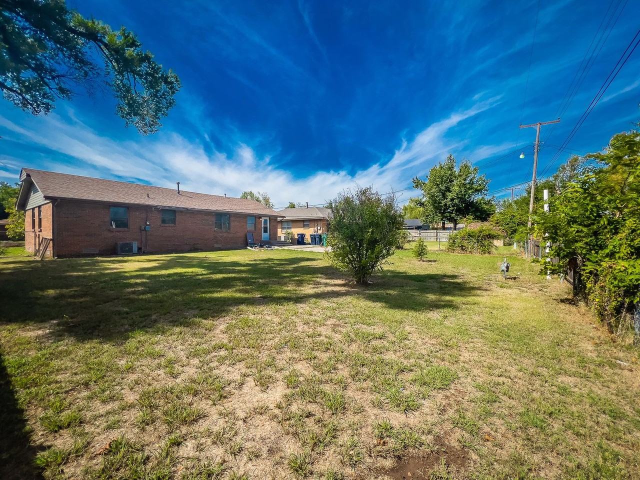 2113 Sw 68th St - Photo 6 of 34