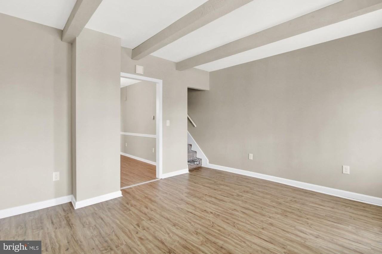 1584 W King St - Photo 2 of 25