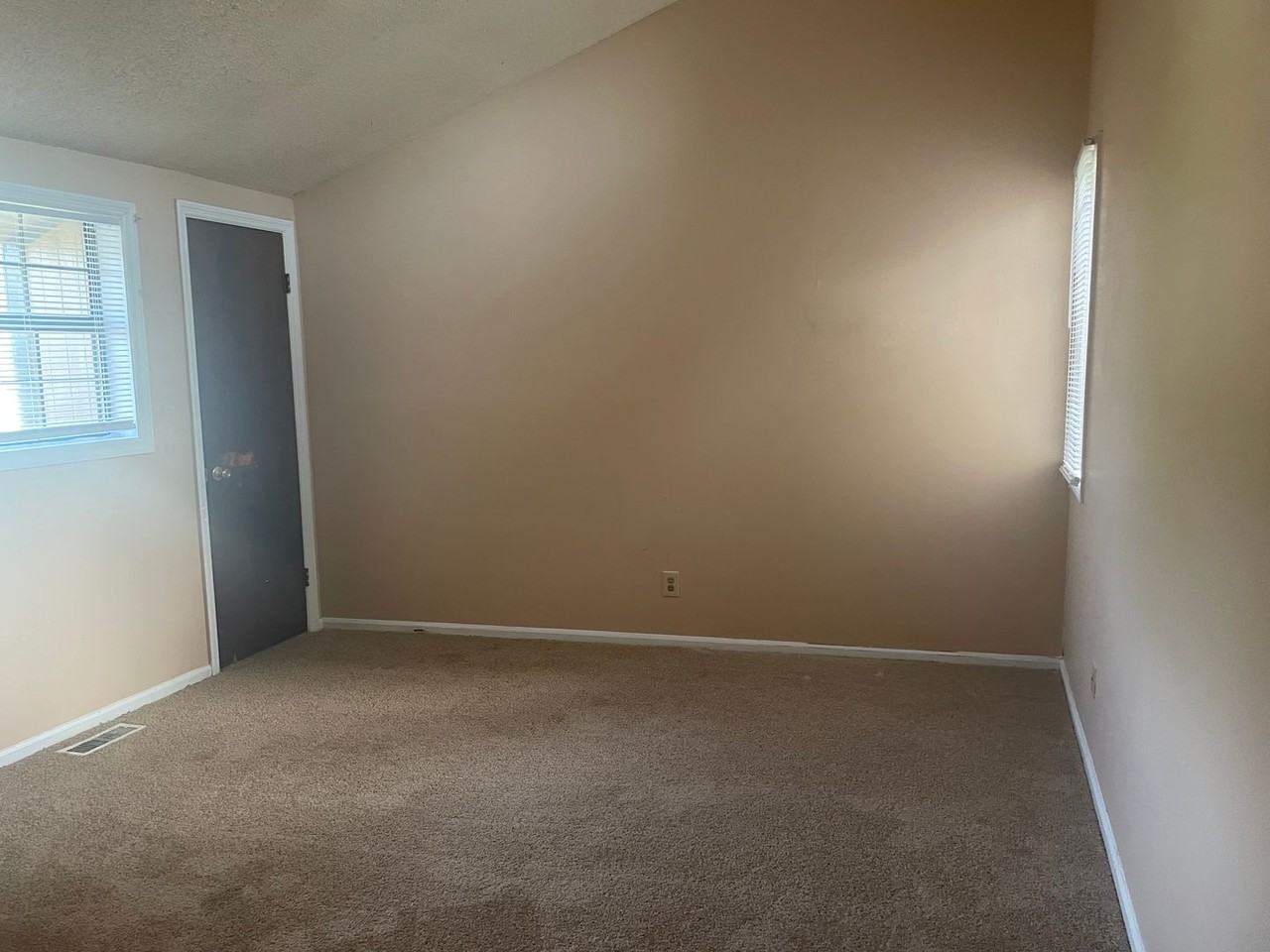 2709 Sheridan Pl - Photo 5 of 11